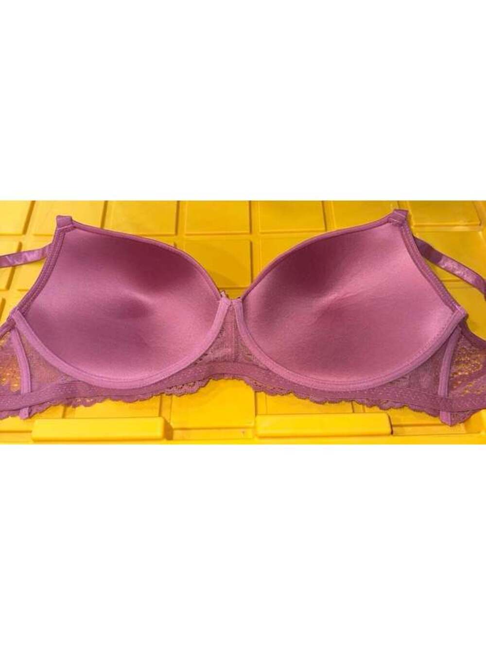 Pure Beauty by Rene Rofe bra size 40 D - Picture 2 of 3